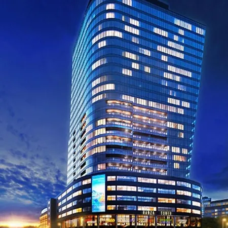 Hanza Tower Downtown 20 Pool &